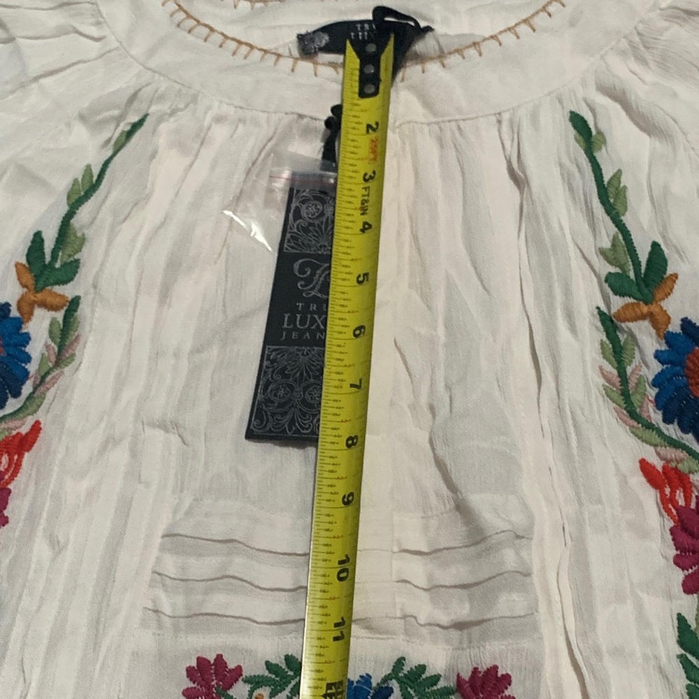 Tru Luxe Jeans Cream Tunic with Colorful Embroidery - Picture 12 of 14